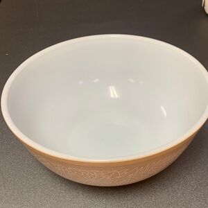 This is a vintage Pyrex Woodland pattern mixing bowl